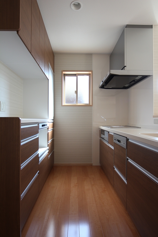 キッチンで作業するスペース、収納、家電、場所をまとめる事で効率の高い作業が可能になりました。